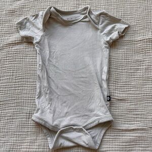 Kyte Baby 0-3m short sleeve onesie